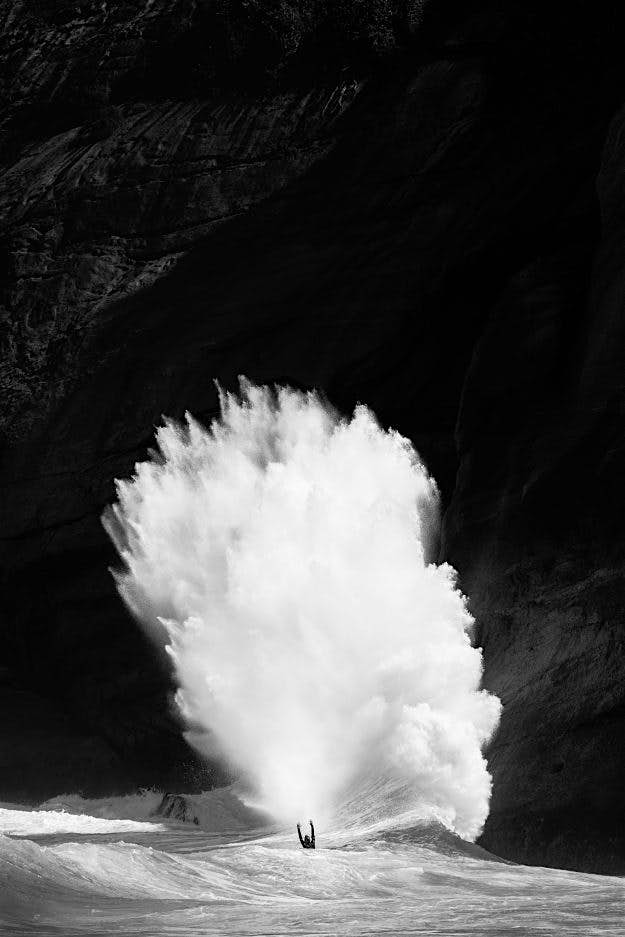 Travel News - EN16_008807_013913-reg-mag The winning image of the Energy category showing Renan Faccini set against a huge swell in Rio De Janeiro, Brazil.