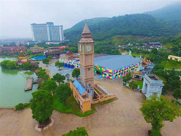 Travel News - Replicas Of World's Iconic Landmarks Appear In Ningbo A replica of London's Big Ben clock tower.