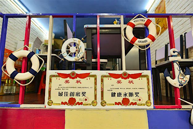 Travel News - gettyimages-618236364 A classroom-themed restaurant has opened in Nanjing.