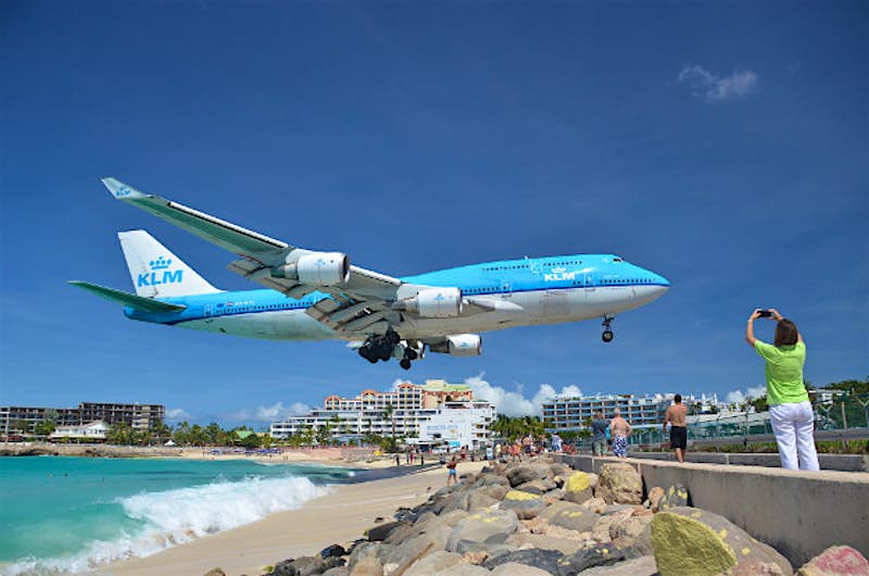 Klm Boeing 747 Makes Its Final Iconic Landing Over The Beach