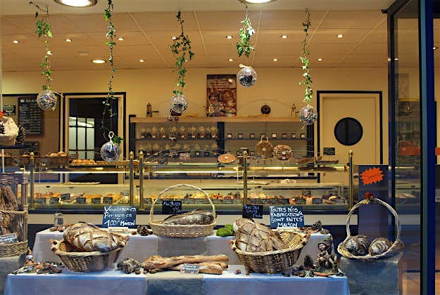 Travel News - boulangerie-le-darz Boulangerie L Darz, Landerneau, Brittany.