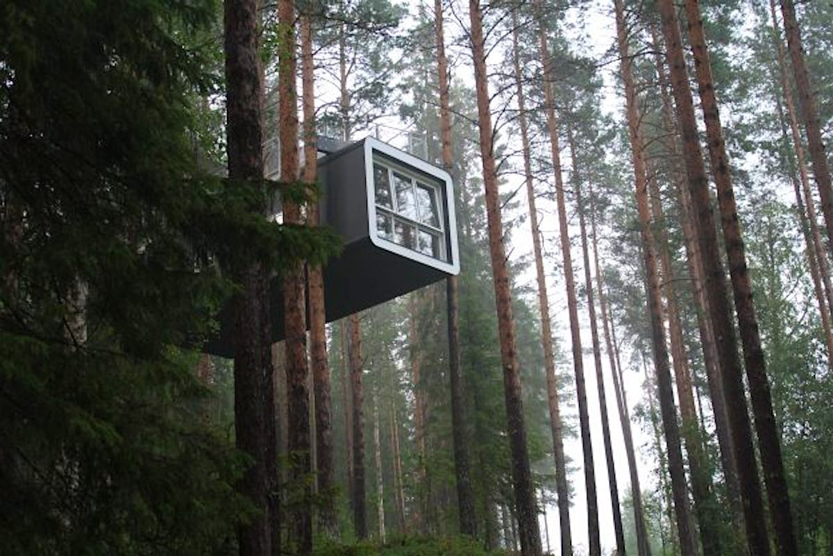 Stay In A Ufo A Floating Cabin Or A Mirror Cube In The Middle Of