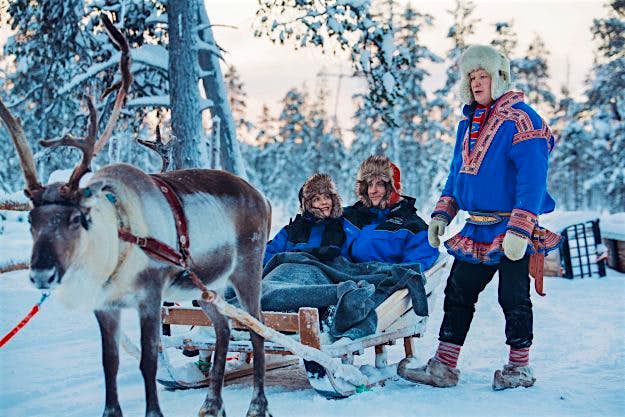 Travel News - kakslauttanen-reindeer-safari Guests are given thermal clothes and blankets to keep warm.