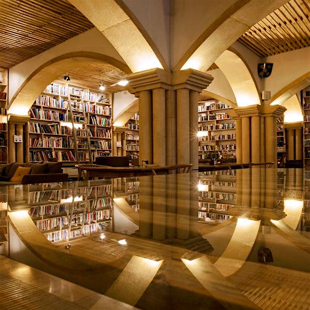 Travel News - literary_sala_bar-23 The Literary Man hotel in Obidos, Portugal, has more than 45,000 books. Image: The Literary Man