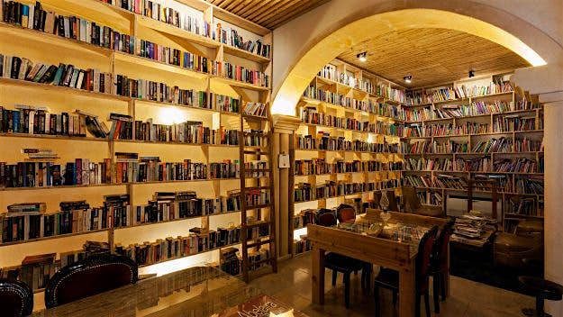 Travel News - literary_sala_bar-3 The Literary Man hotel in Obidos, Portugal, has more than 45,000 books. Image: The Literary Man