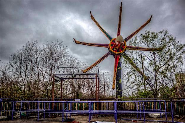 Travel News - Hurricane Theme Park The forgotten past of an abandoned theme park is being explored by photographers.