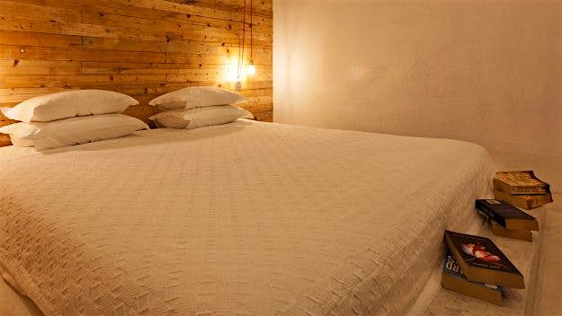 Travel News - suites_literary-18 The Literary Man hotel in Obidos, Portugal, has more than 45,000 books. Image: The Literary Man