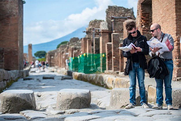 Travel News - pompeii-3-gettyimages-485239349 Tourists consult maps at Pompeii.