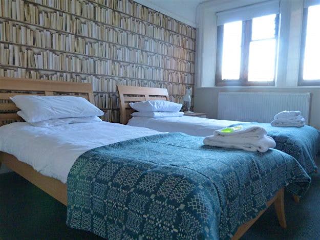 Travel News - twin-new-wallpaper-1 Gladstones Library