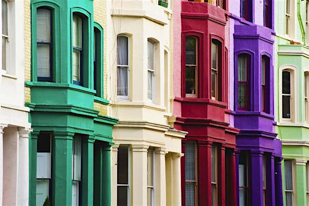 Travel News - Colourful residential buildings in a row, Notting Hill; London, England Colourful residential buildings in Notting Hill, London. Image: Ingrid Rasmussen
