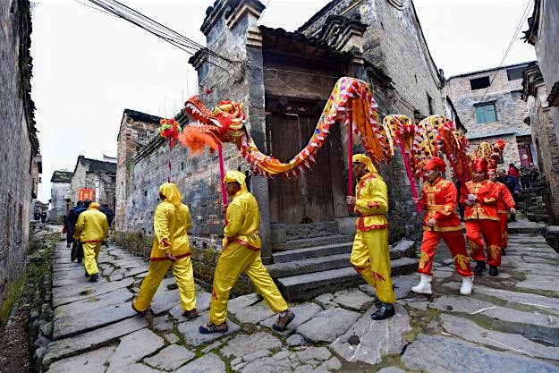 Travel News - Dragon Dance And Lion Dance For Spring Festival Lunar New Year