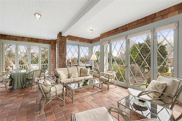Travel News - BN-RZ815_0209GR_J_20170207171117 Grey Gardens as it looks today.