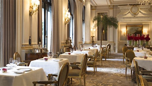Travel News - PAR_1211_aspect16x9 Le Cinq restaurant.