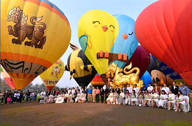 Travel News - Twenty-two couples say ‘I do’ in hot air balloons over Chiang Rai. Image: Singha Park, Chiang Rai
