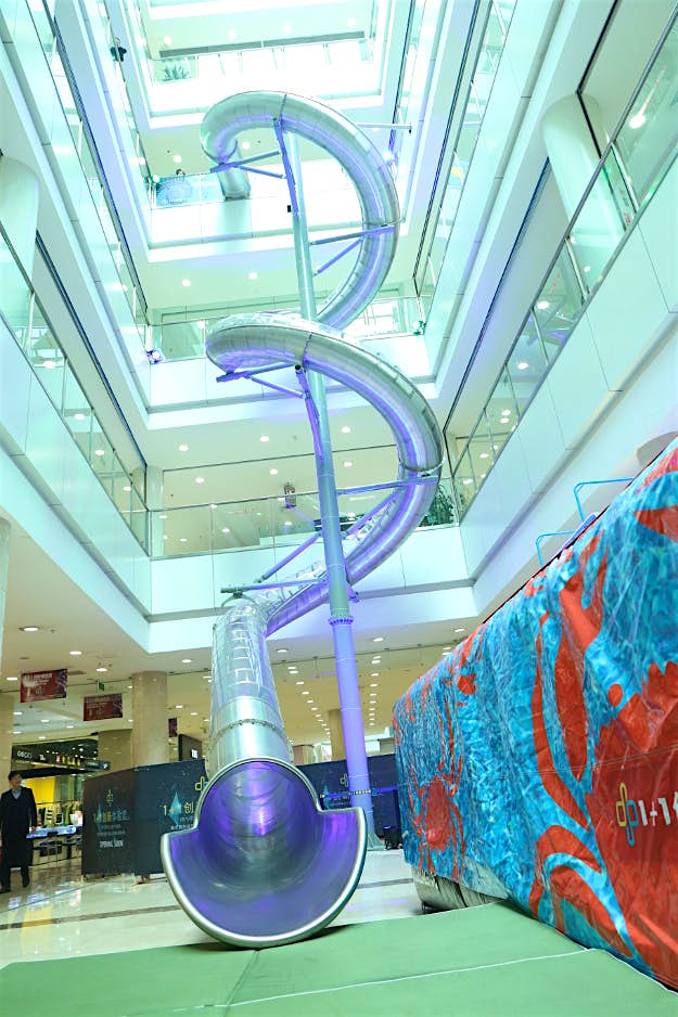 Travel News - pbu578136_05 china giant slide