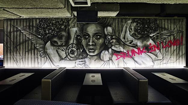 Travel News - 1489411100-ae8357aa57798a5db3f1f123037a2de5 Beyonce graces the walls of the Carter.