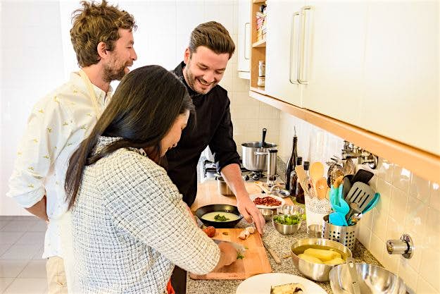Travel News - VizEat connects travellers to locals for an authentic eating experience. Image: VizEat