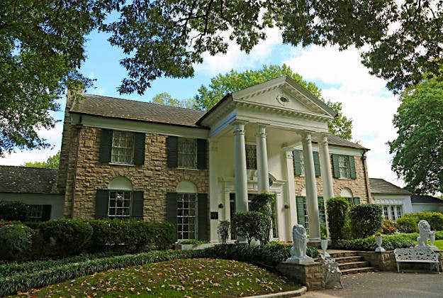 Travel News - Gracelandshutterstock_306788546 Graceland, Memphis, Tennessee.