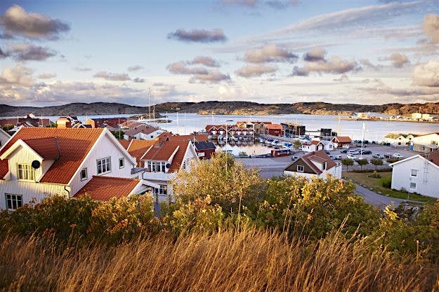 Travel News - iceVertAlign Overview of harbour on Kladesholmen, Sweden.
