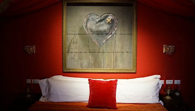 Travel News - Screenshot 2017-03-06 at 11.35 Banksy artwork in the hotel in Bethlehem.
