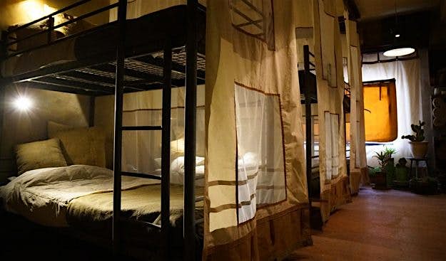Travel News - Screenshot 2017-03-06 at 11.52 Budget rooms are outfitted with surplus from an Israeli military barracks.