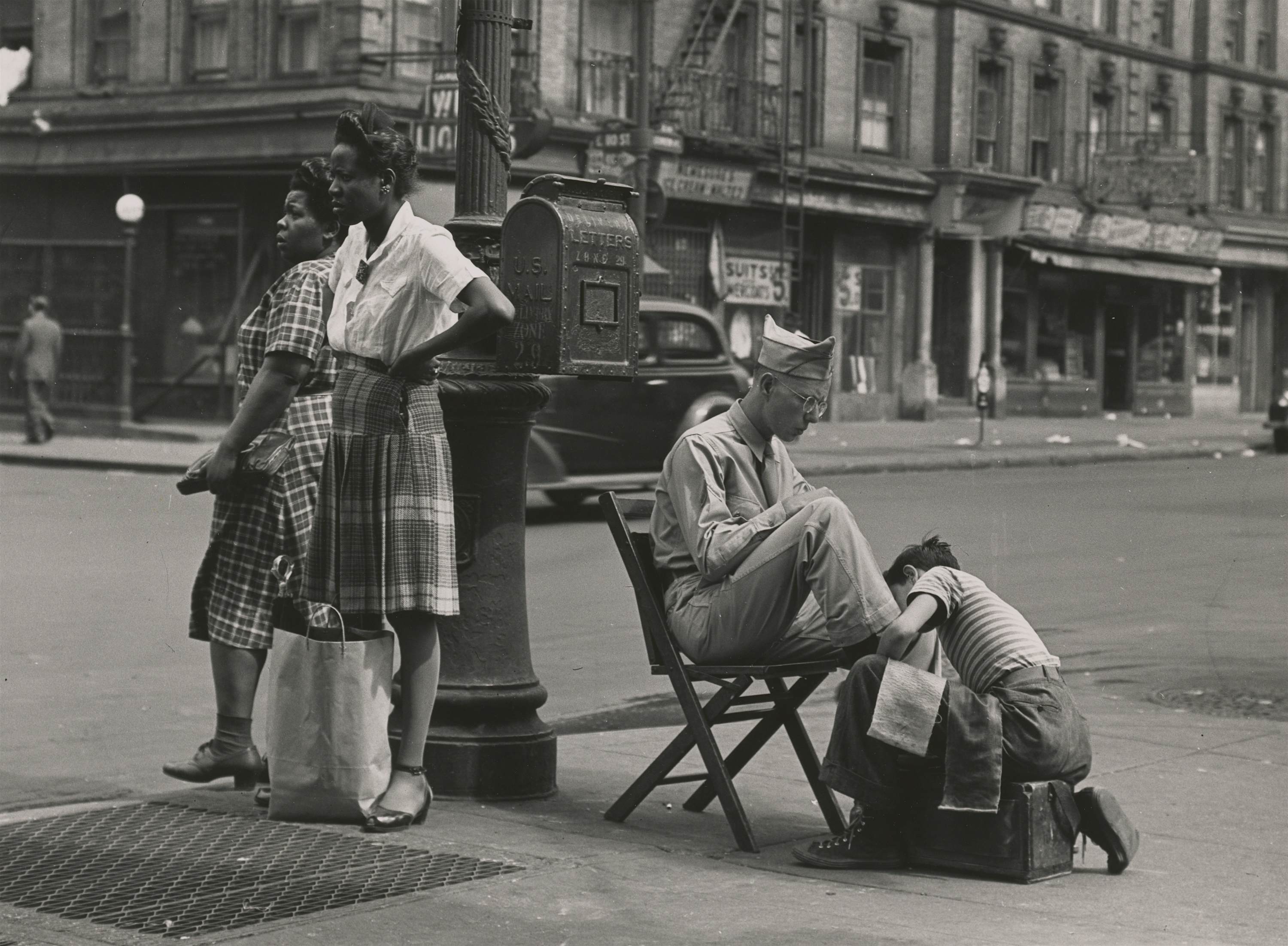 Travel News - 3 Lexington Avenue, Near 110th Street, Harlem, 1946. Image: Courtesy Museum of the City of New York and the Todd Webb Estate.