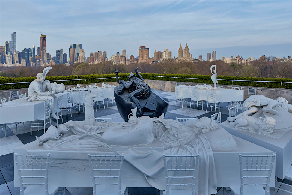 Travel News - Screenshot 2017-04-20 at 14.20.22 3-D exhibition on the roof of the Met with New York in the background.