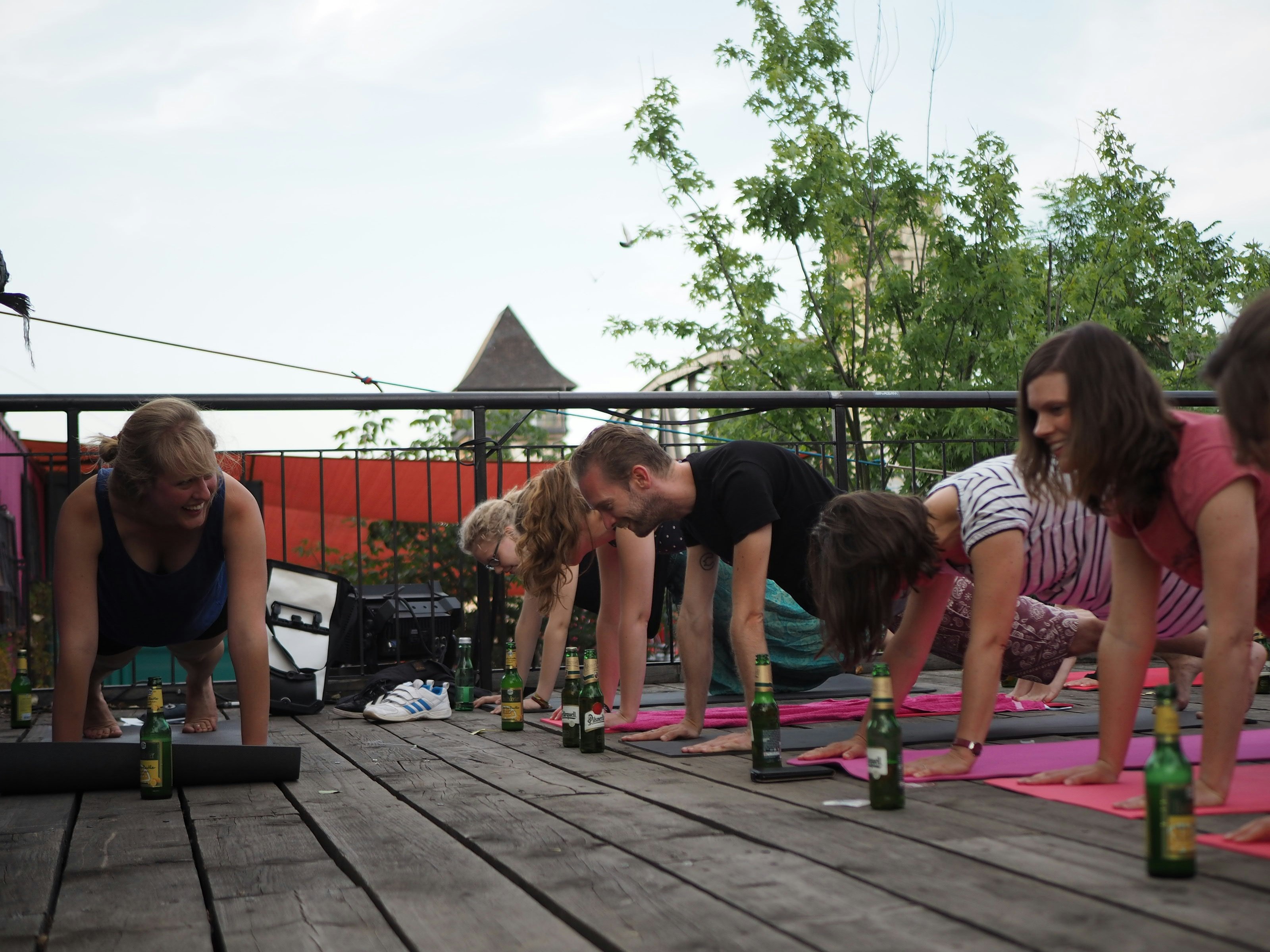 A beer yoga class in Berlin. Image by bieryoga.de