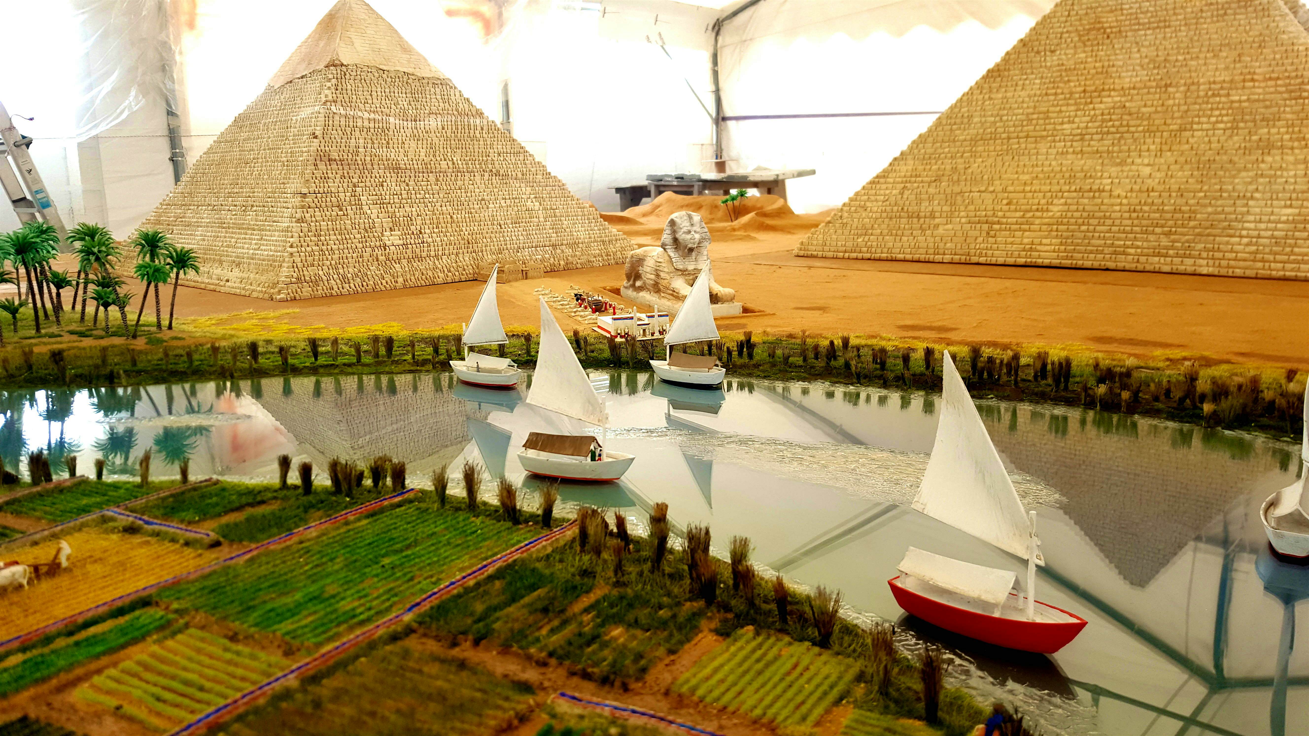 Travel News - 20170102_133904 Gulliver's Gate in New York City exhibition the pyramids
