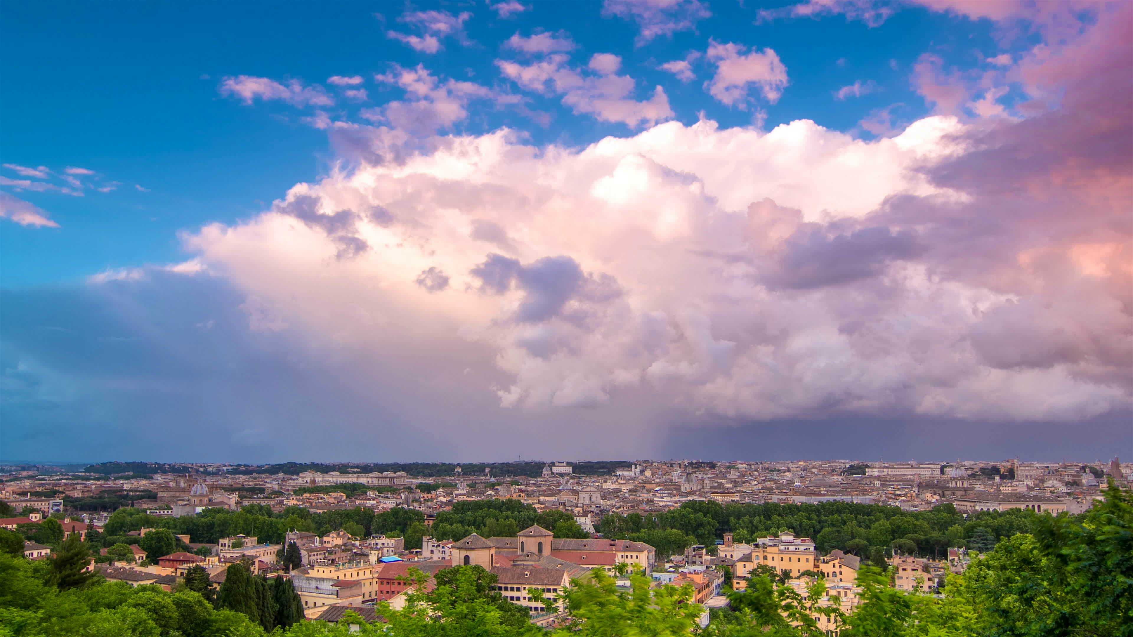 Travel News - Panoramic view of historic center timelapse of Rome, Italy A panoramic view of the Historic Centre of Rome.