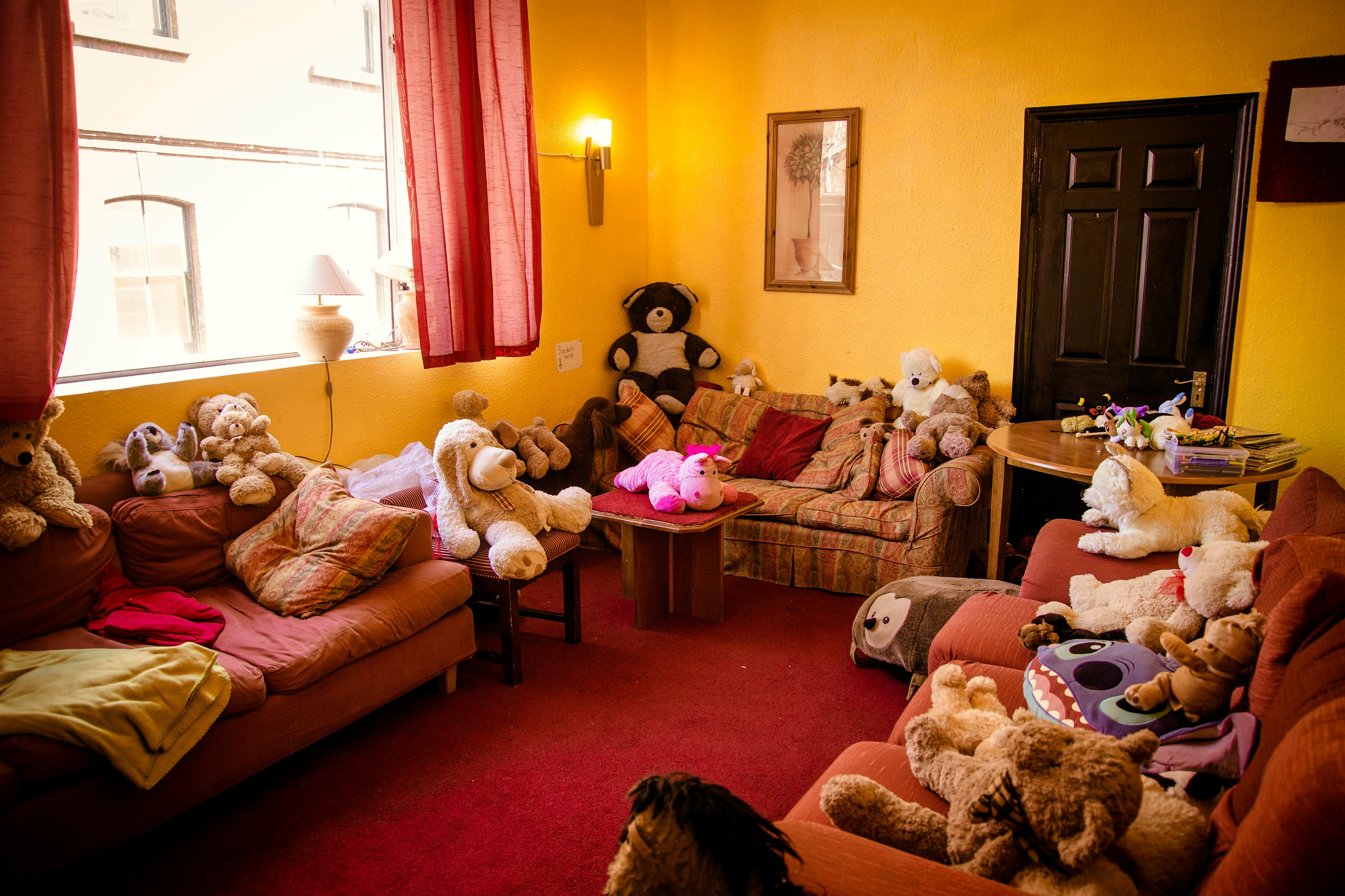 Travel News - clockwork_door (30) The teddy bear lounge in the Clockwork Door.