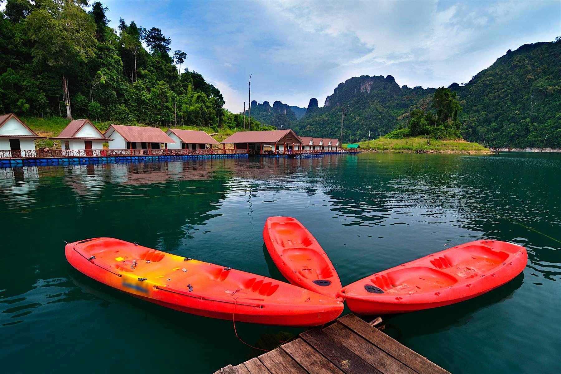 Travel News - seasonal closures thai parks Canoes in the Thai national park