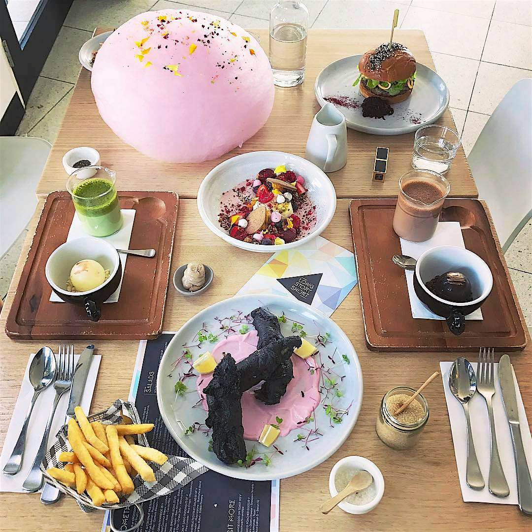 Travel News - @keikoxxc The Fairy Floss dessert burger and charcoal fries.