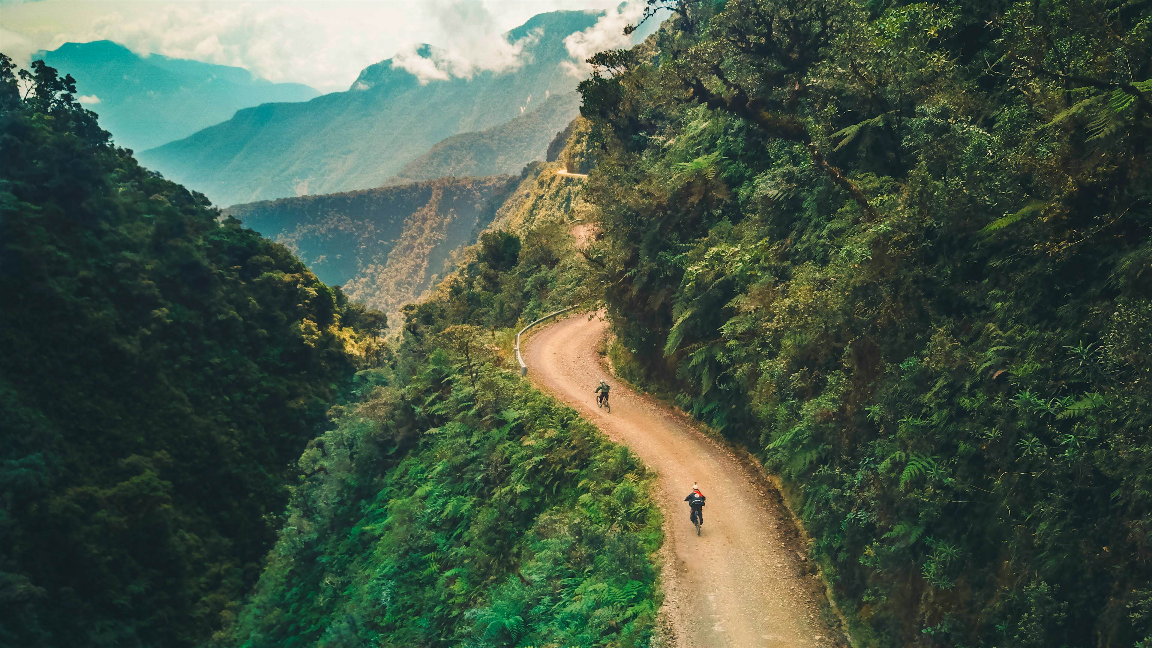 Travel News - Cyclists on El Camino de la Muerte Cyclists on Bolivia's Death Road