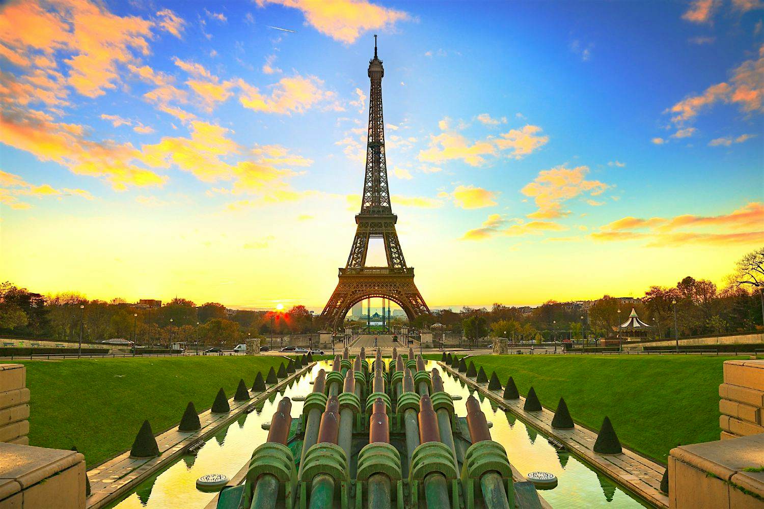 Travel News - Paris Eiffel Tower Travel News - Paris Eiffel Tower