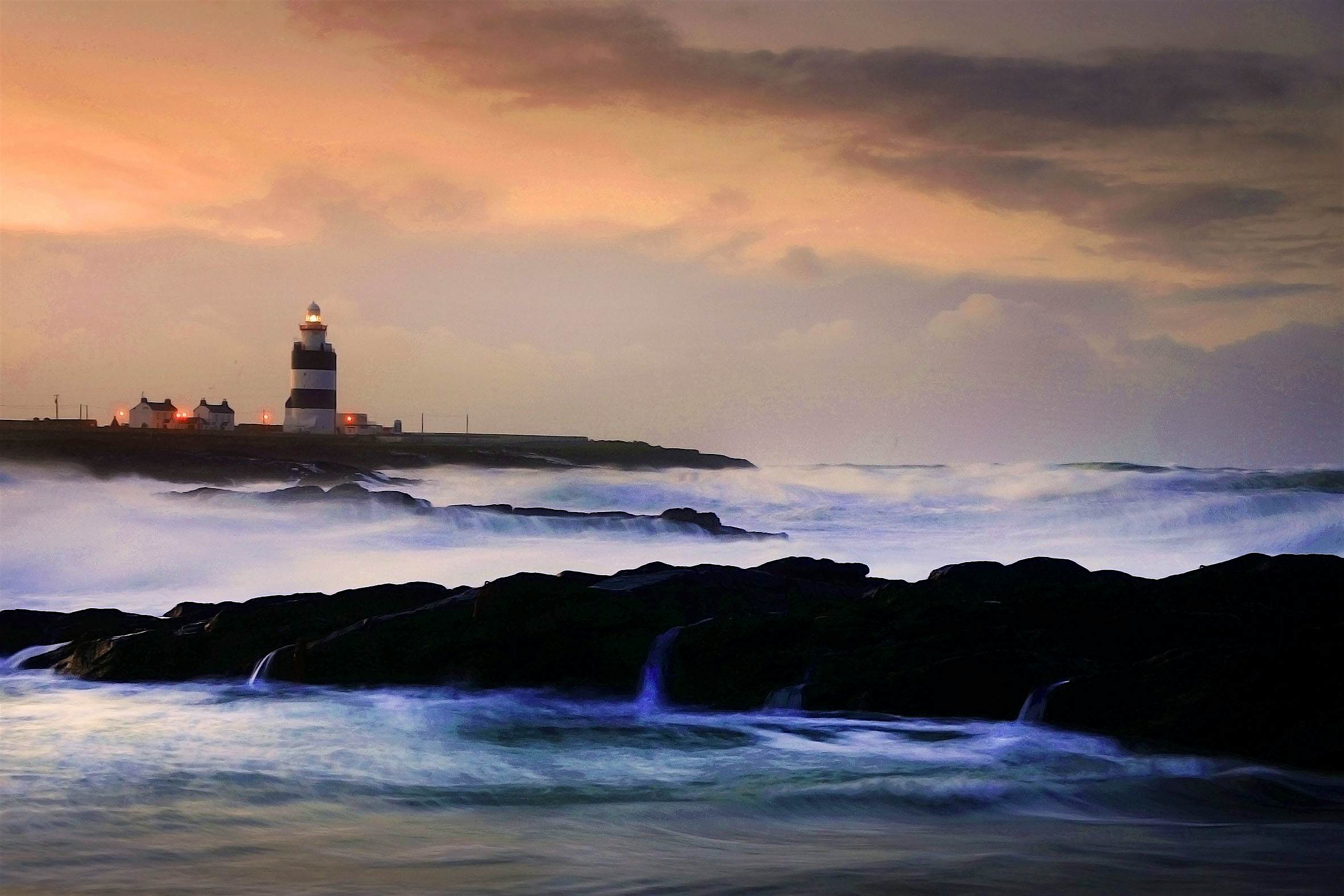 Travel News - Hook sunset © Fran Byrne Hook Lighthouse will offer sunset tours. Image: Fran Byrne