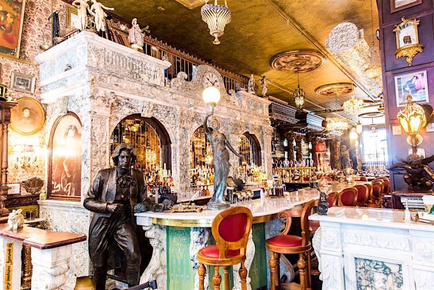 A Glamorous Oscar Wilde Themed Pub With The City S Longest Bar Has Opened In New York Lonely Planet