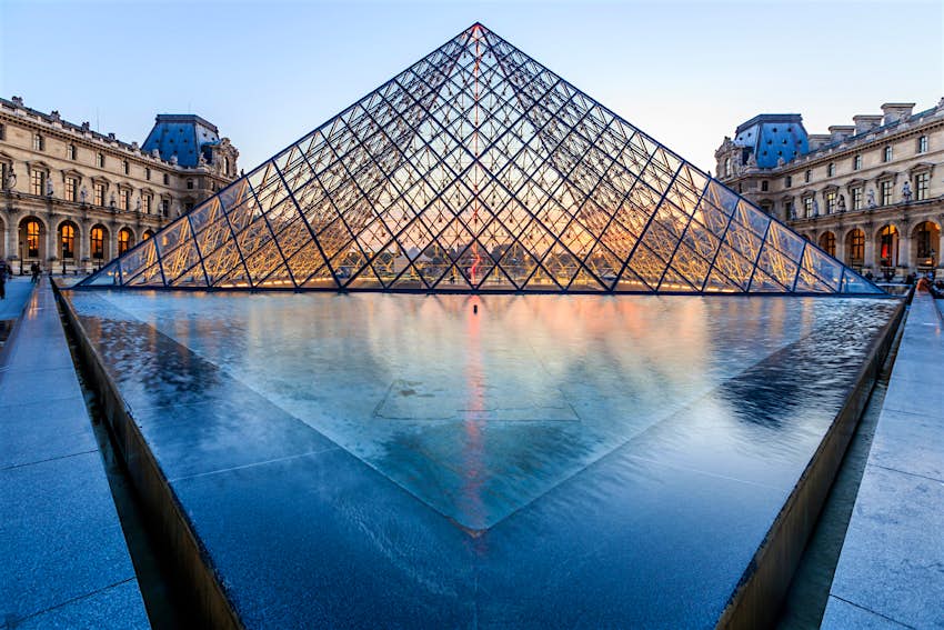 Travel News - Louvre, Paris France musem The famous Louvre in Paris.