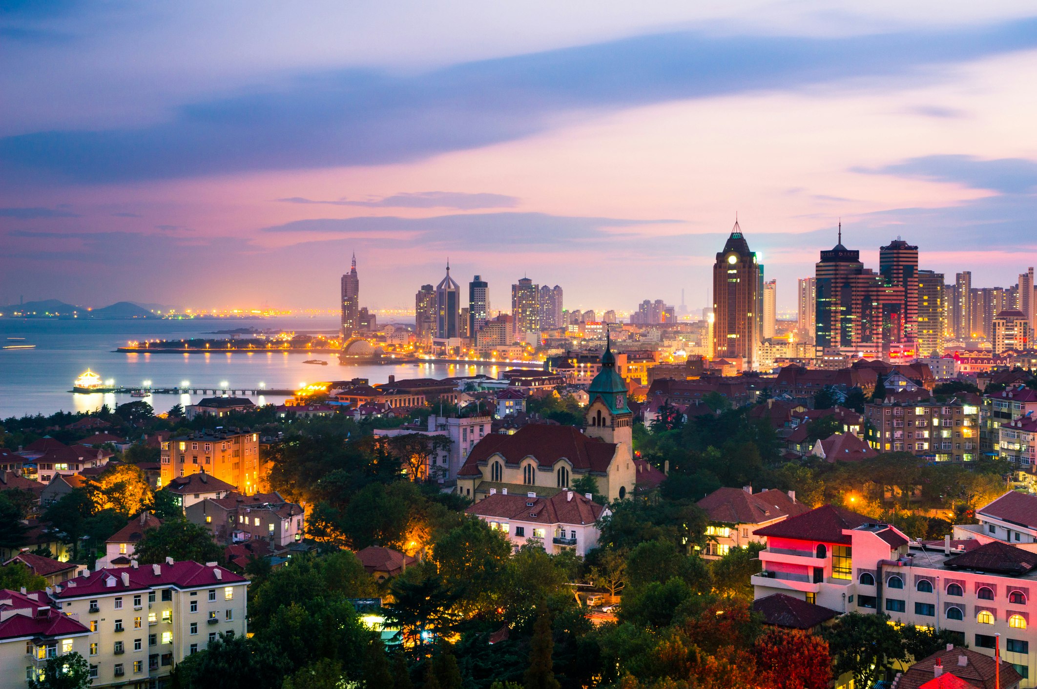 Travel News - Qingdao Seashore Night Scene on Signal Hill