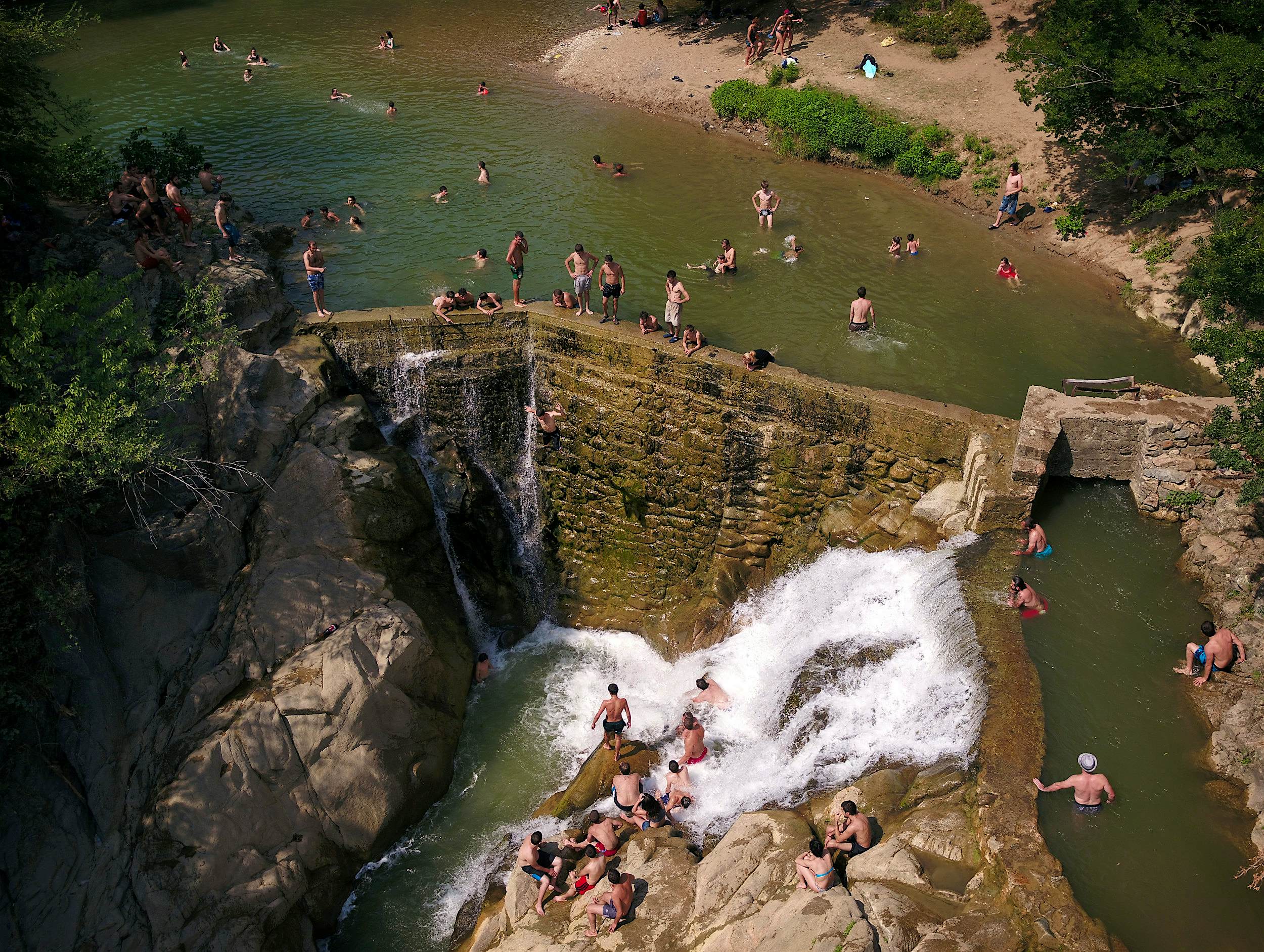 Travel News - DCIM100MEDIADJI_0049.JPG People jumping from the wall of the Samtsvera waterfall, near Zestafoni.