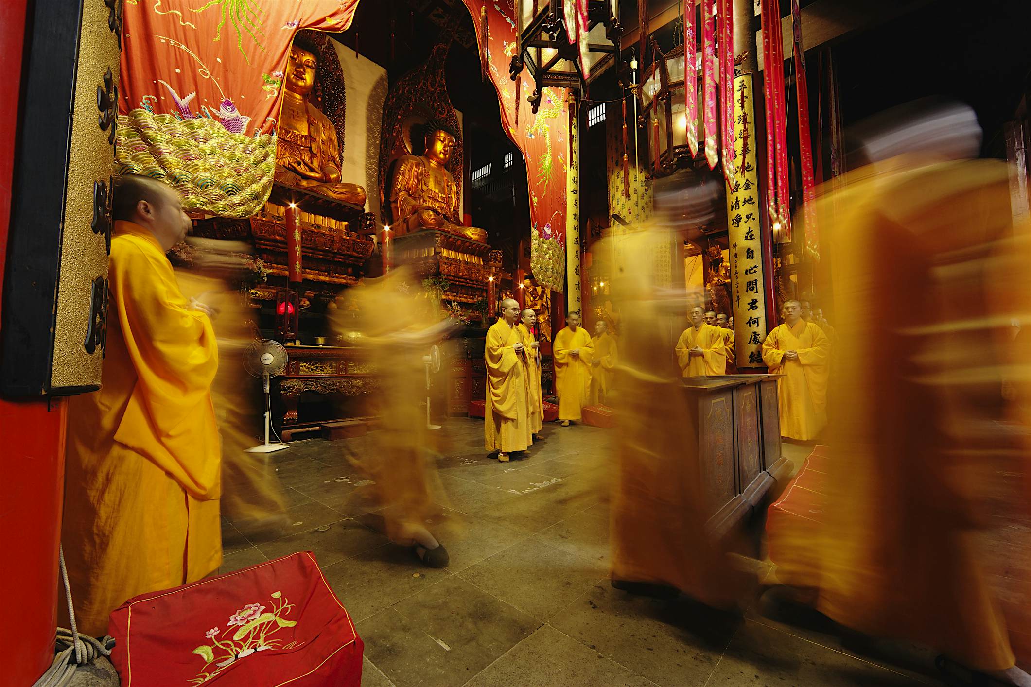 Travel News - Monks praying in Jade Buddah Temple, Shanghai Travel News - Monks praying in Jade Buddah Temple, Shanghai