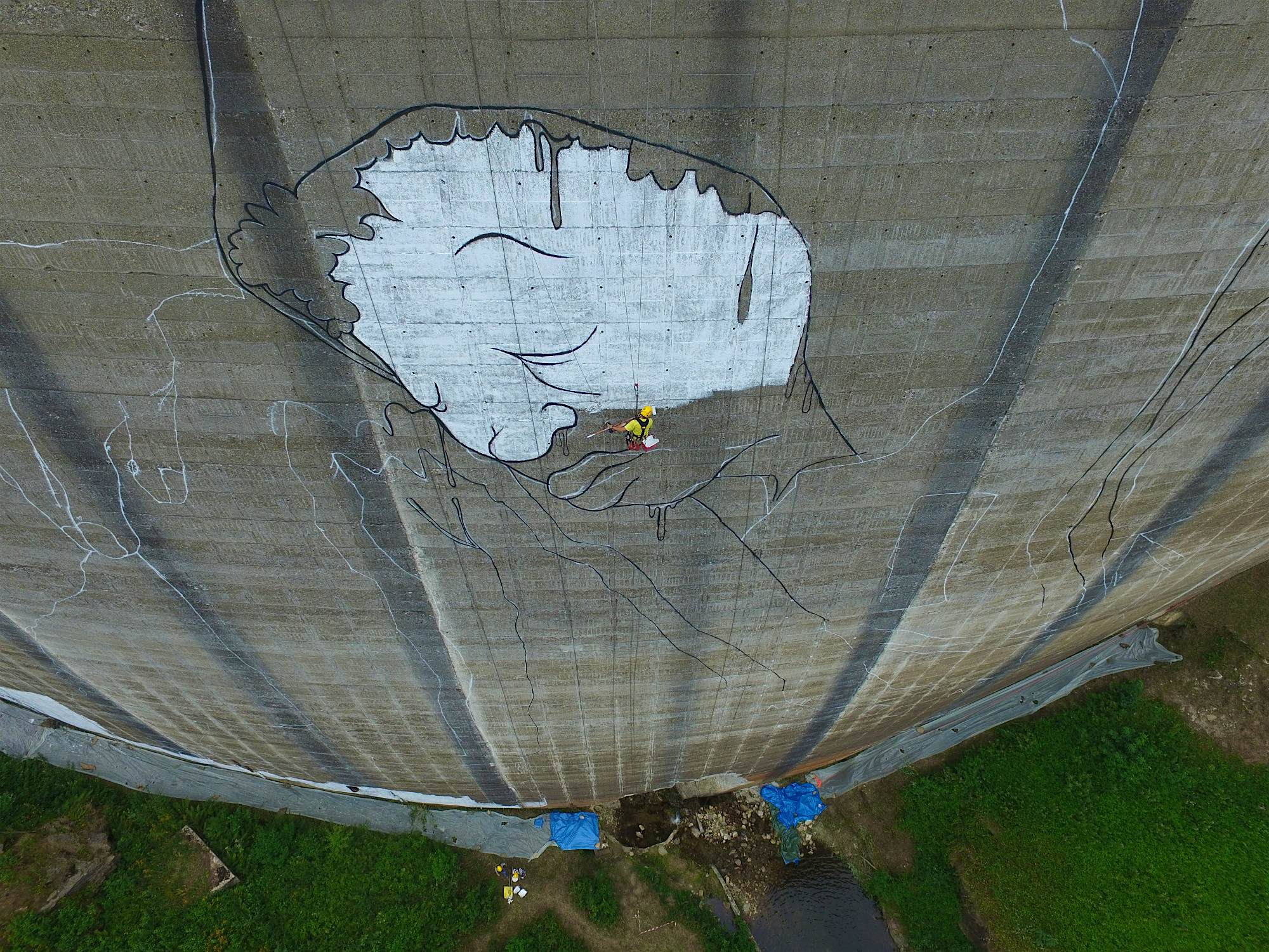 Travel News - DCIM100MEDIADJI_0228.JPG The Shipwreck of Bienvenu mural being painted in France