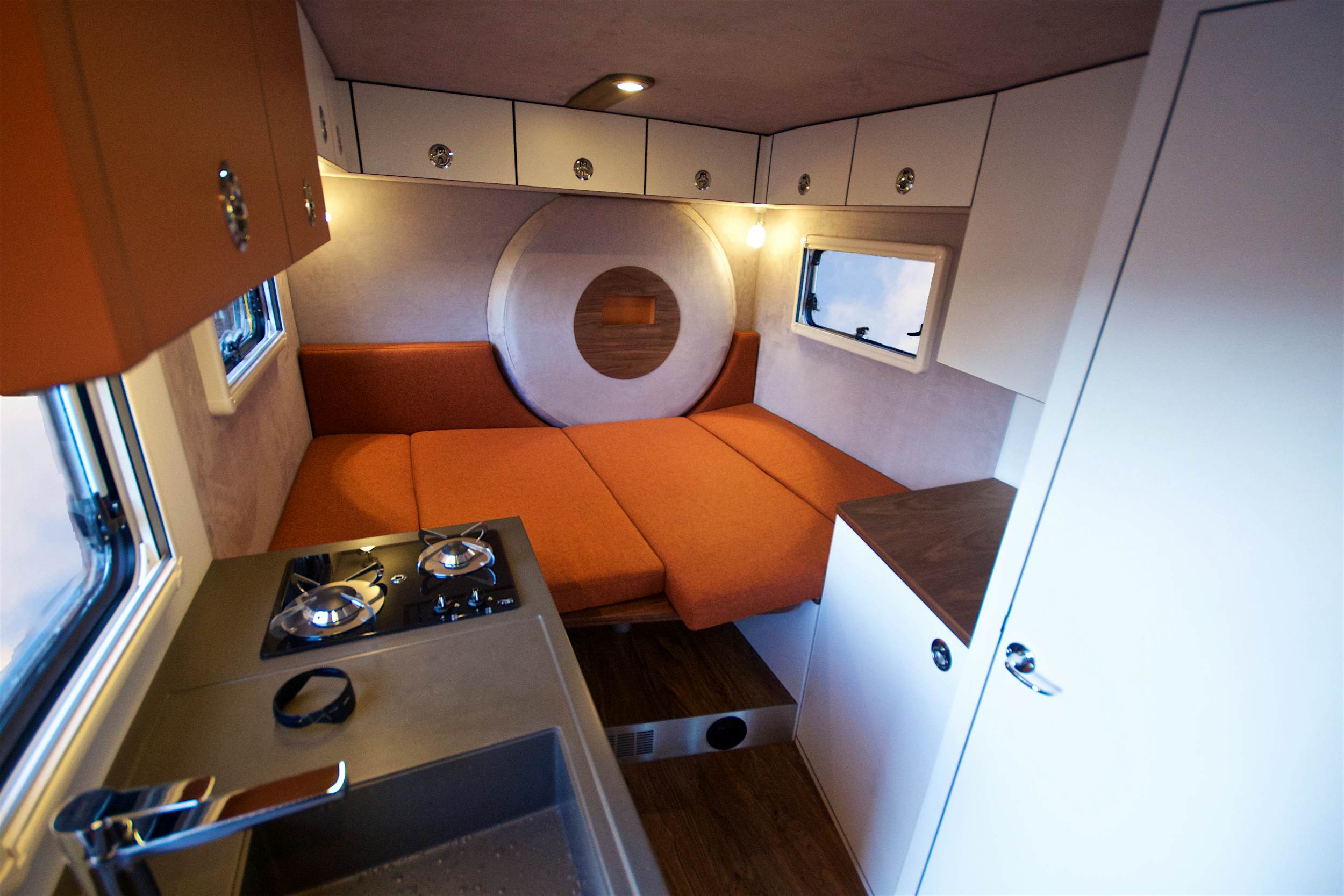 Travel News - Mercedes Orange Work Lennson 3C Travel News - Mercedes Orange Work Lennson 3C