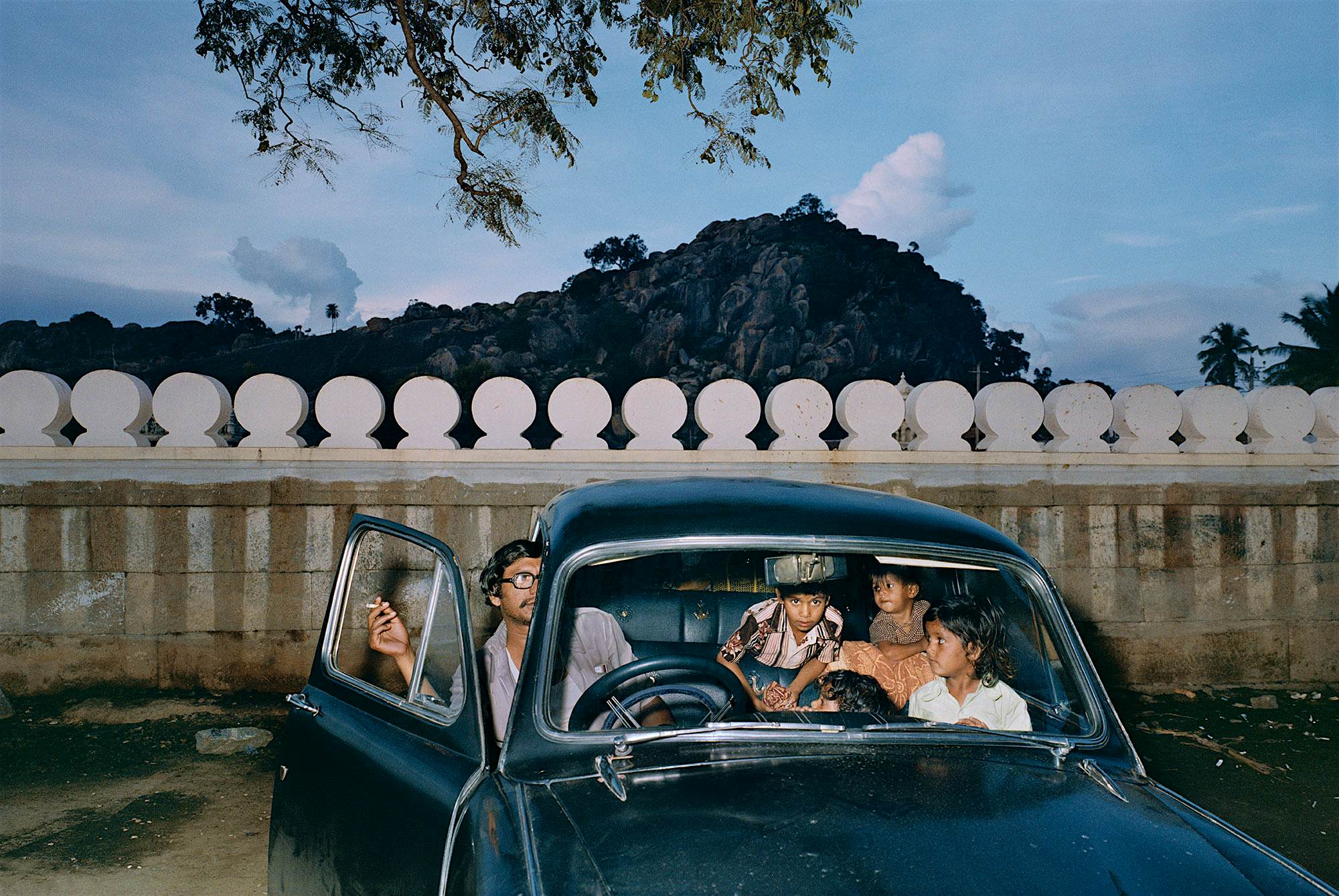 Travel News - Mitch Epstein, Shravanabelagola, Karnataka, India 1981 (in italics), Courtesy of Galerie Thomas Zander, Köln Travel News - Mitch Epstein, Shravanabelagola, Karnataka, India 1981 (in italics), Courtesy of Galerie Thomas Zander, Köln