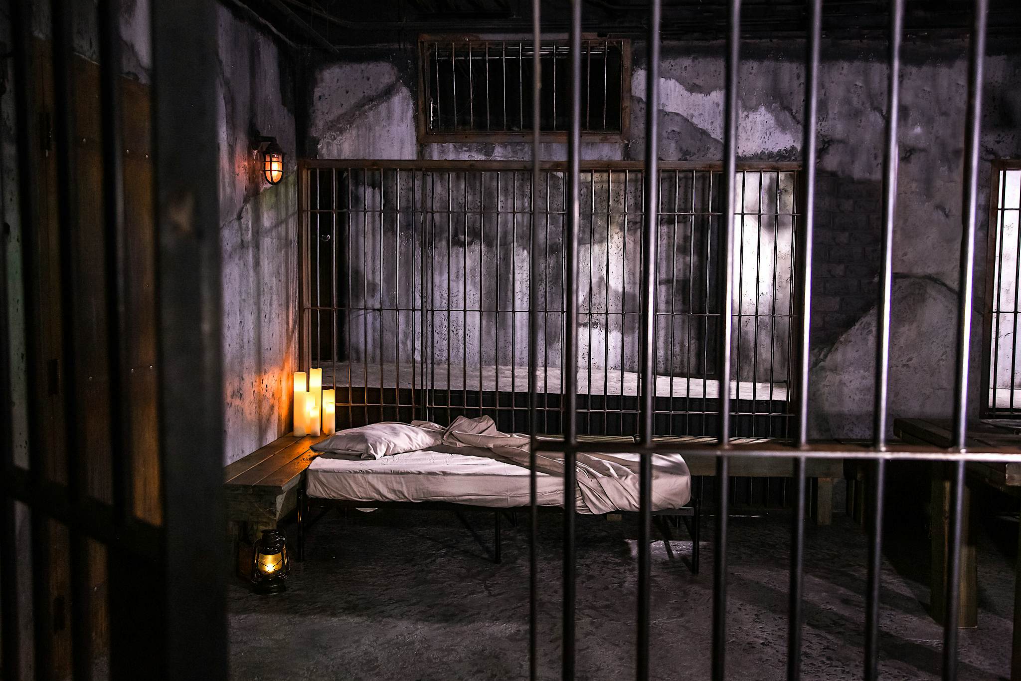 Travel News - San Francisco Dungeon Ghost of Alcatraz jail cell Guests can stay in a room modelled on a jail cell from Alcatraz.