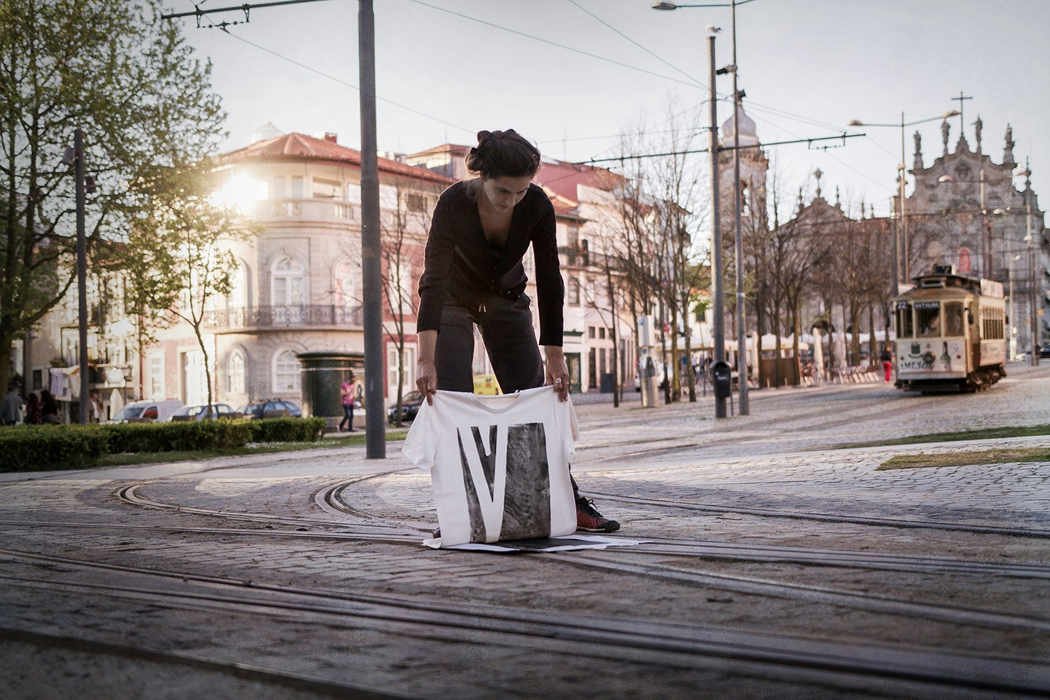 The project creates hand-made prints from manhole covers, tramlines and urban objects,