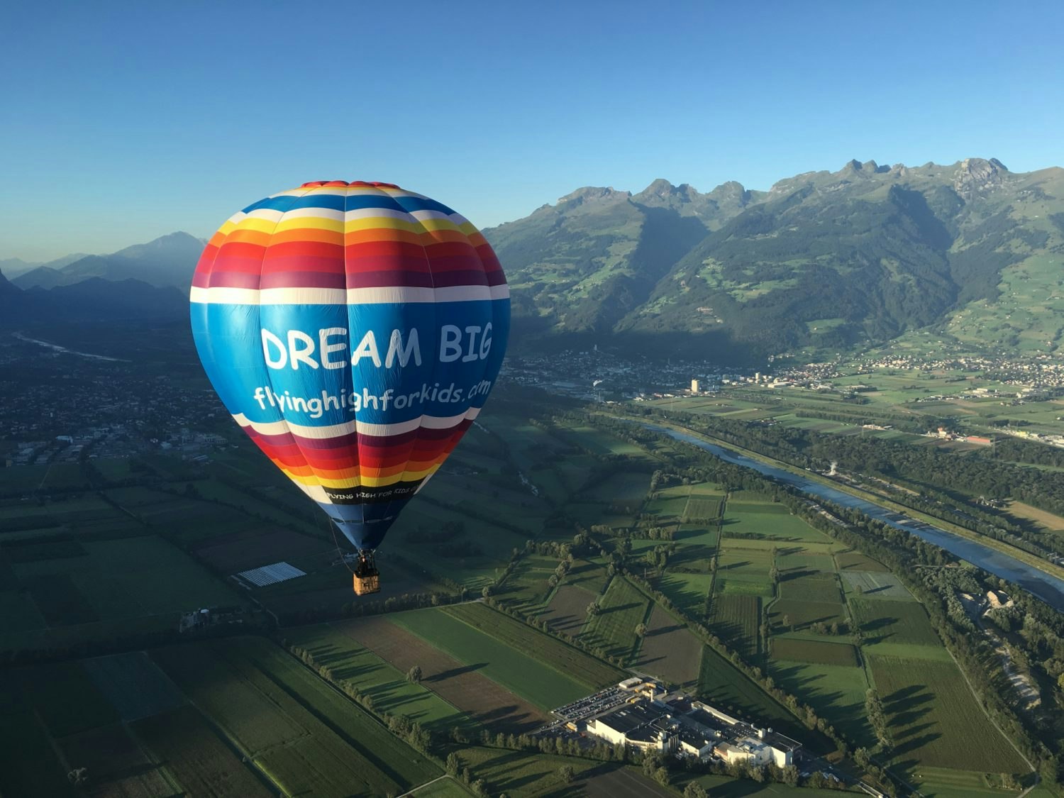 Travel News - Flying High for Kids balloon project