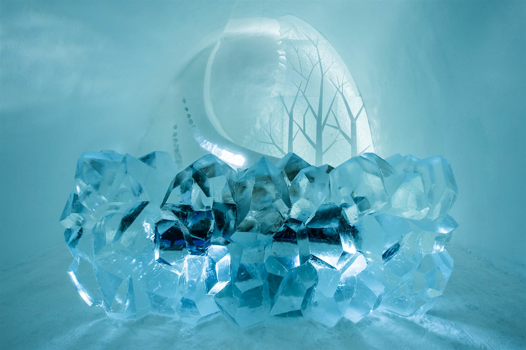Travel News - medium_art-suite-radiance-icehotel-28 Radiance art suite by Natsuki Saito and Shingo Saito.