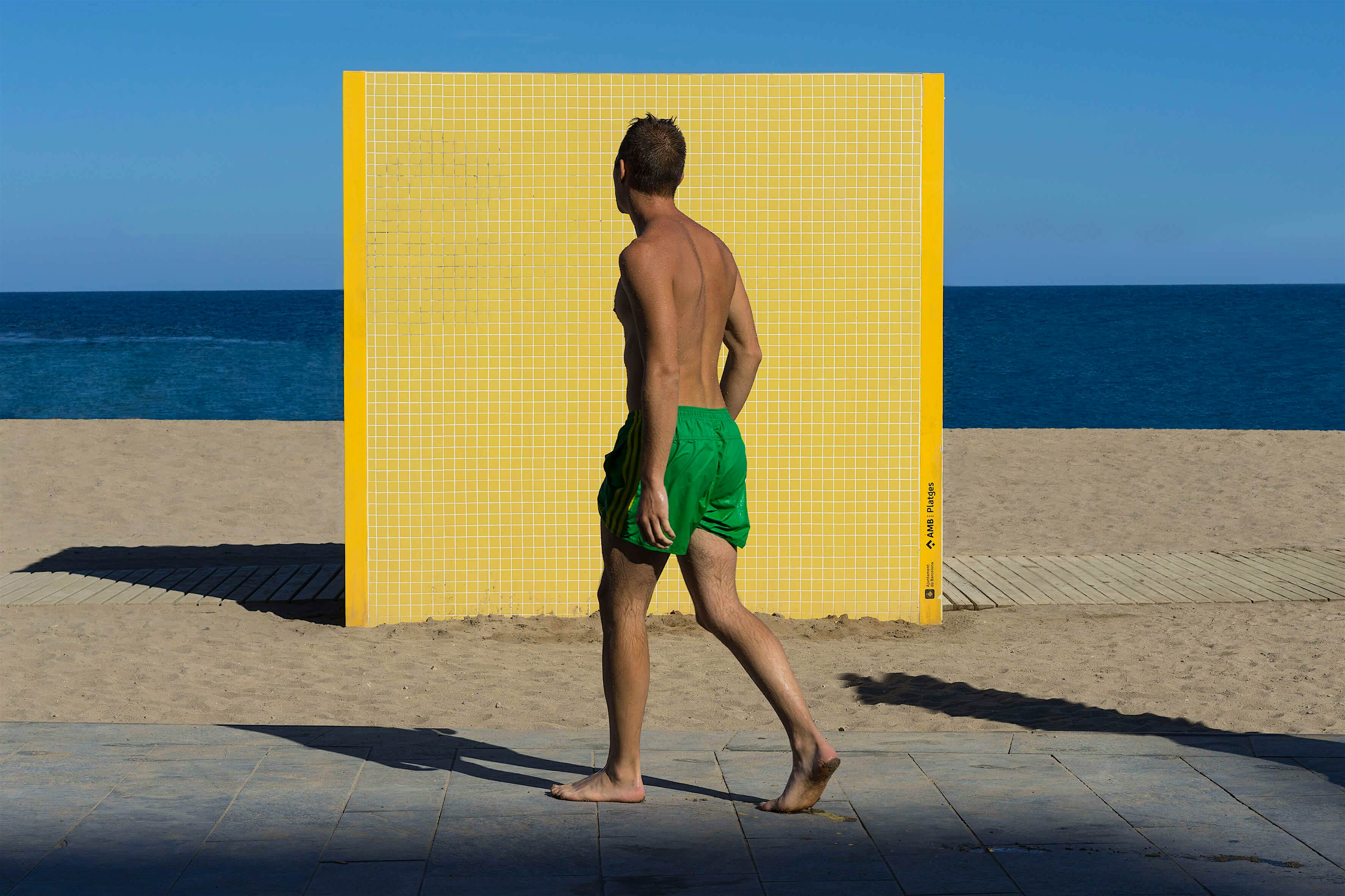 Travel News - 015 'Walking Man' Barcelona, 2016 (1) 'Walking Man' Barcelona, 201