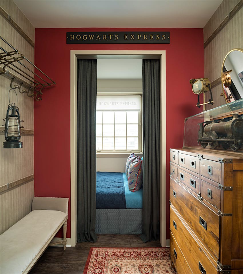Travel News - ZAC and ZAC The Hogwarts Express-themed bedroom in the flat.
